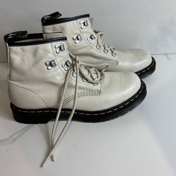 Dr Martens Women Hardware Leather Heeled Ankle Boots Off White Size 9 - Picture 1 of 16